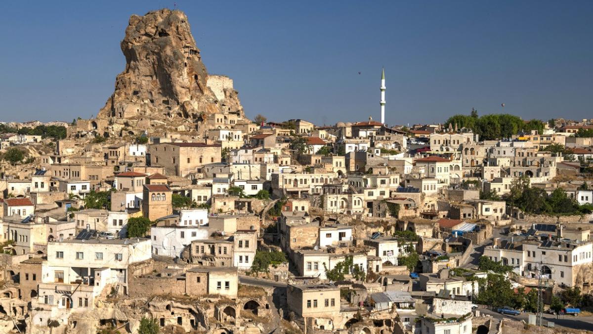 Nevsehir-Cappadocia-Ortahisar-Castle-and-Castle-3.jpeg