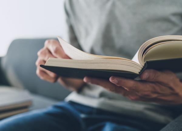 de ce este cititul ideal pentru a dormi care sunt cele mai bune carti pentru a incheia seara