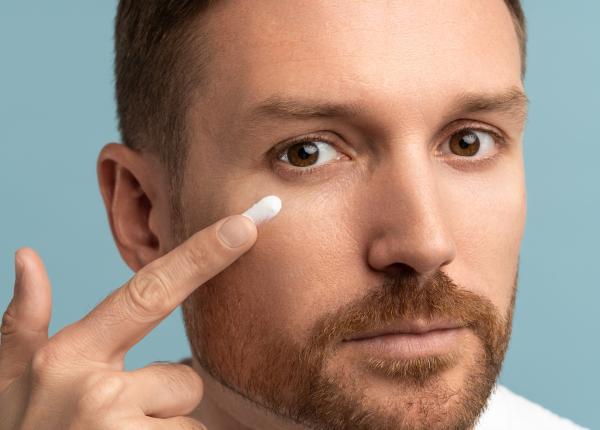 patru obiceiuri proaste la masa care te fac sa imbatranesti mai repede