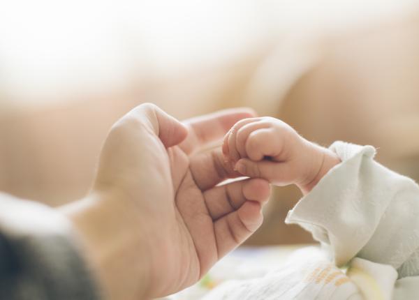 parlamentul european exploatarea maternitatii surogat devine o eurocrima