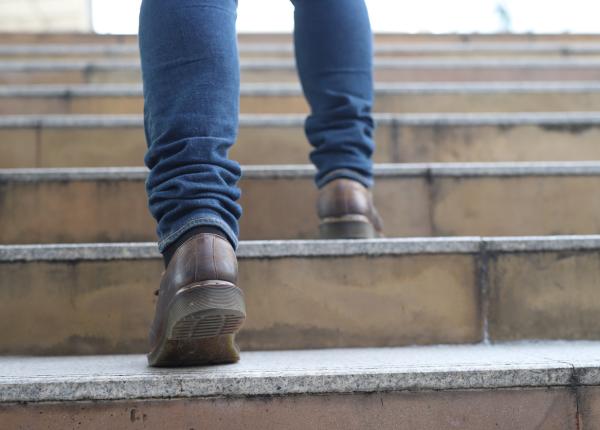 urcatul scarilor creste longevitatea si reduce riscurile de atac de cord