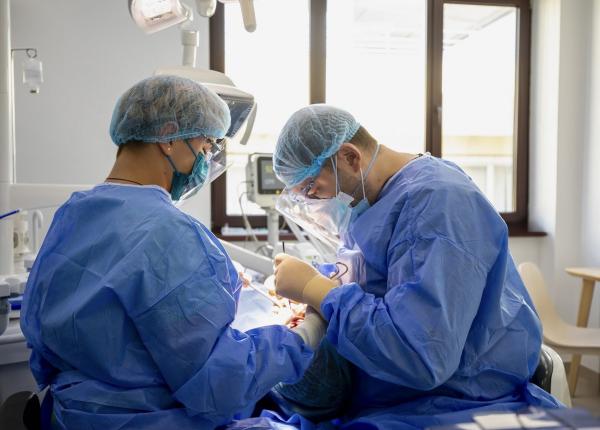 peste jumatate dintre romani au carii dentare si un sfert sangerari gingivale sau boala parodontala