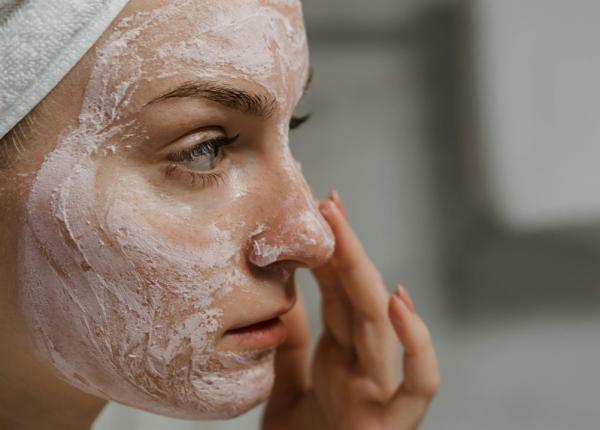 ordinea perfecta pentru aplicarea produselor de ingrijire a pielii