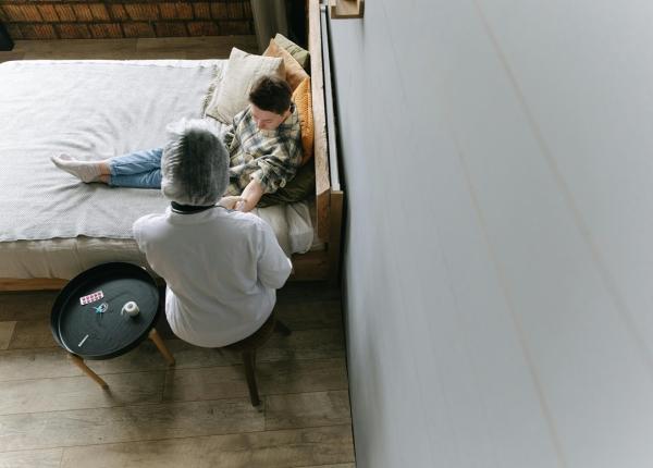 oncologii avertizeaza cazurile de cancer de colon sunt in crestere in randul adultilor tineri