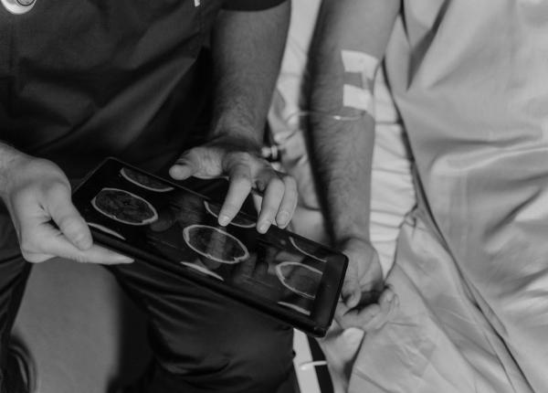 un gastroenterolog de la harvard dezvaluie 8 semnale de avertizare ale cancerului de colon pe care nu ar trebui sa le ignori constipatia si diareea sunt primele pe lista